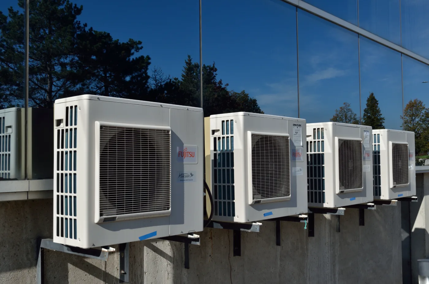 Unités extérieures de climatisation installées par AB ELEC près de Roanne